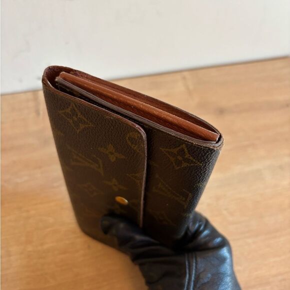 Authentic Louis Vuitton monogram wallet - Picture 5 of 6